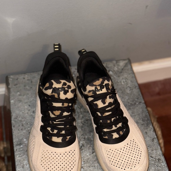 APL shoes size 6.5 - Picture 5 of 6